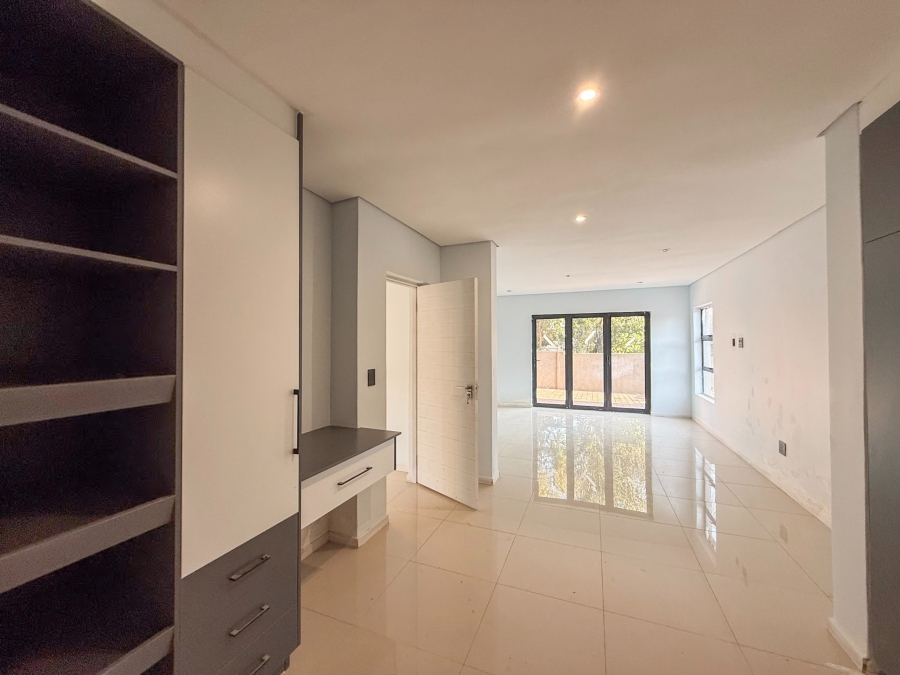 5 Bedroom Property for Sale in Melodie North West